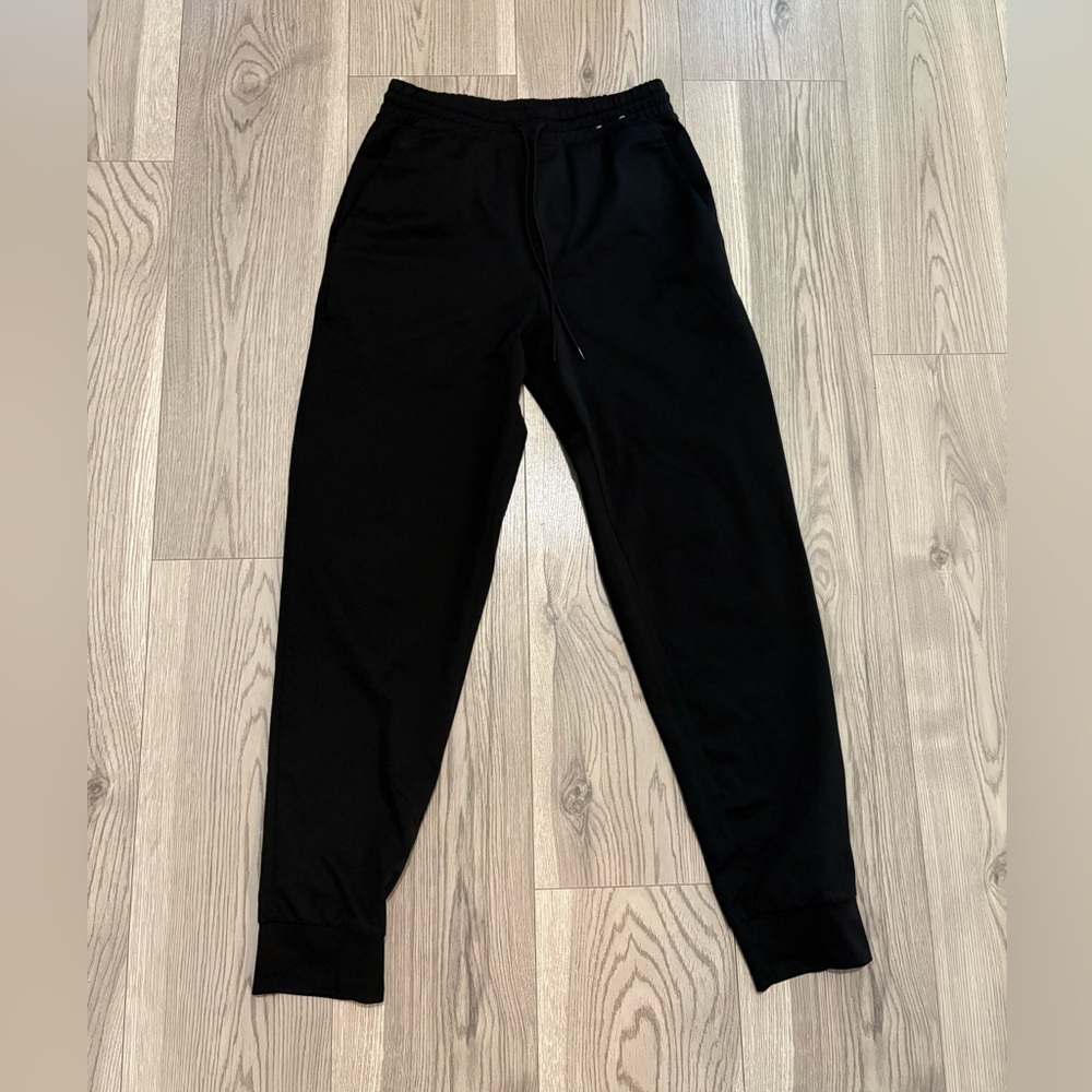 Uniqlo Men’s Black Joggers Size Small